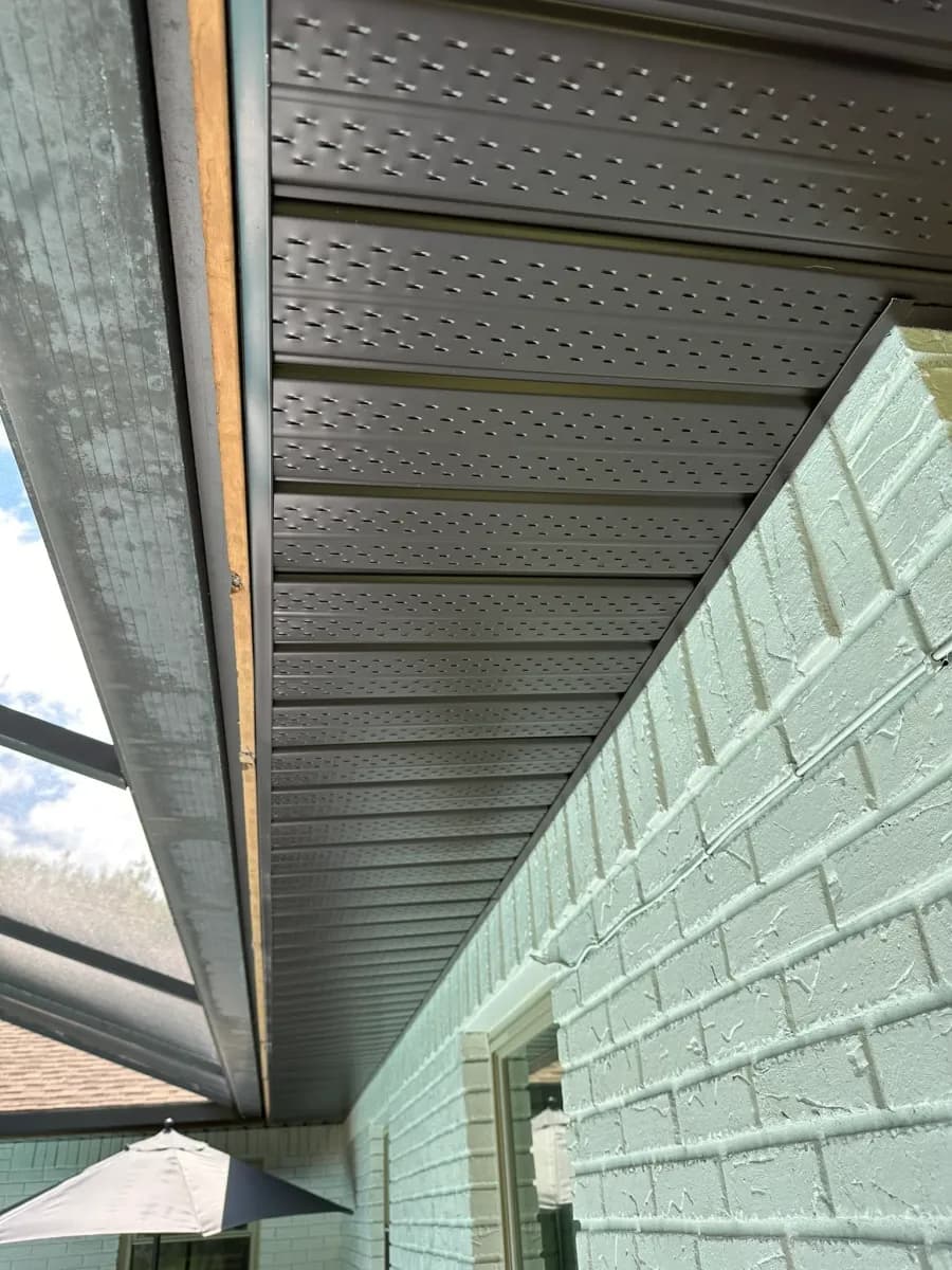 Residential soffit and fascia replacement